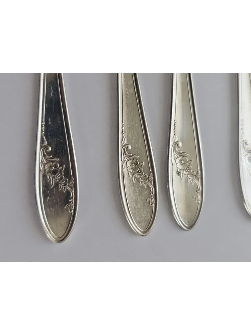 4 Oneida Queen Bess II Dinner Fork 7.5
